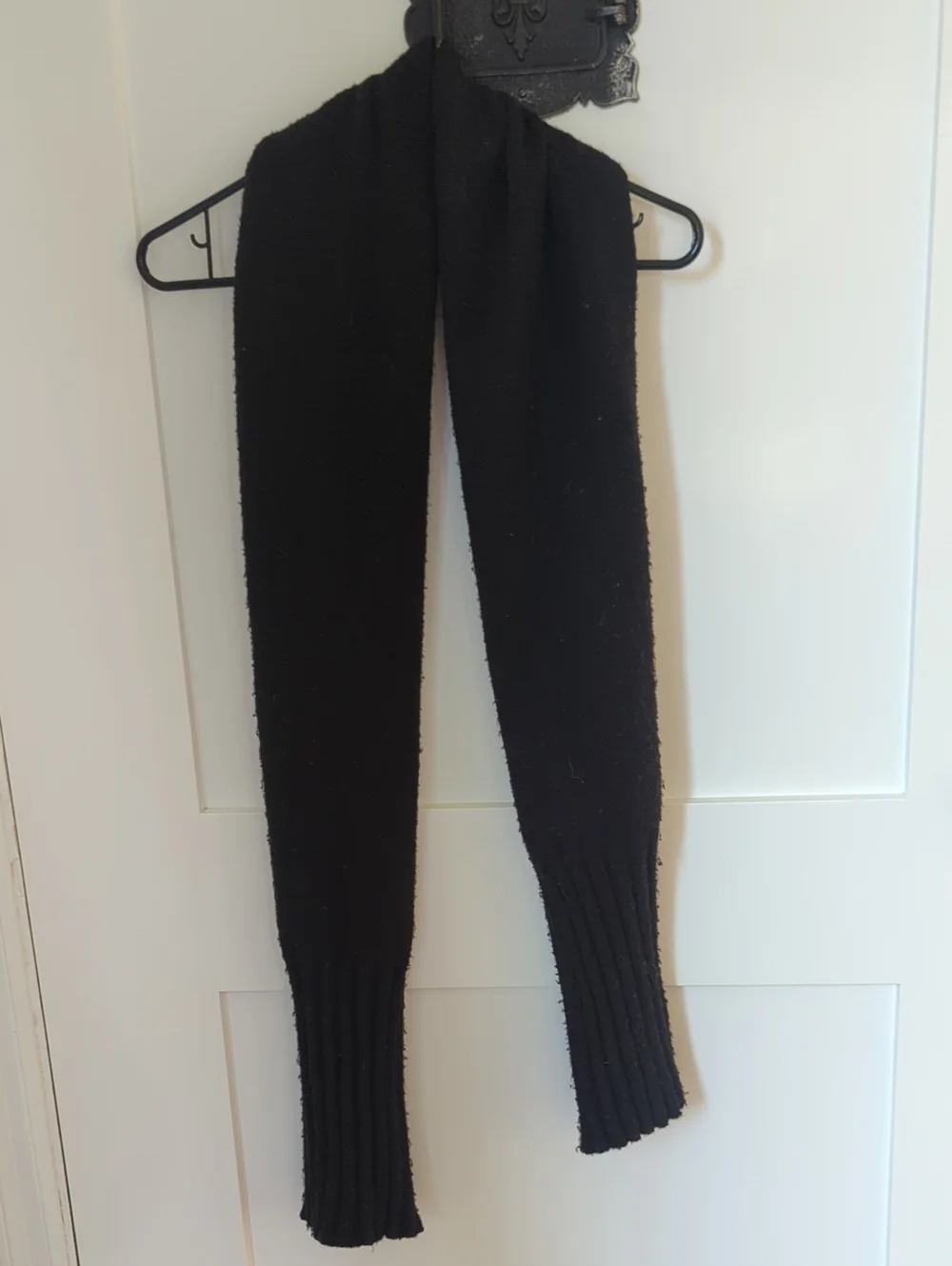 Black Women's Knit Scarf